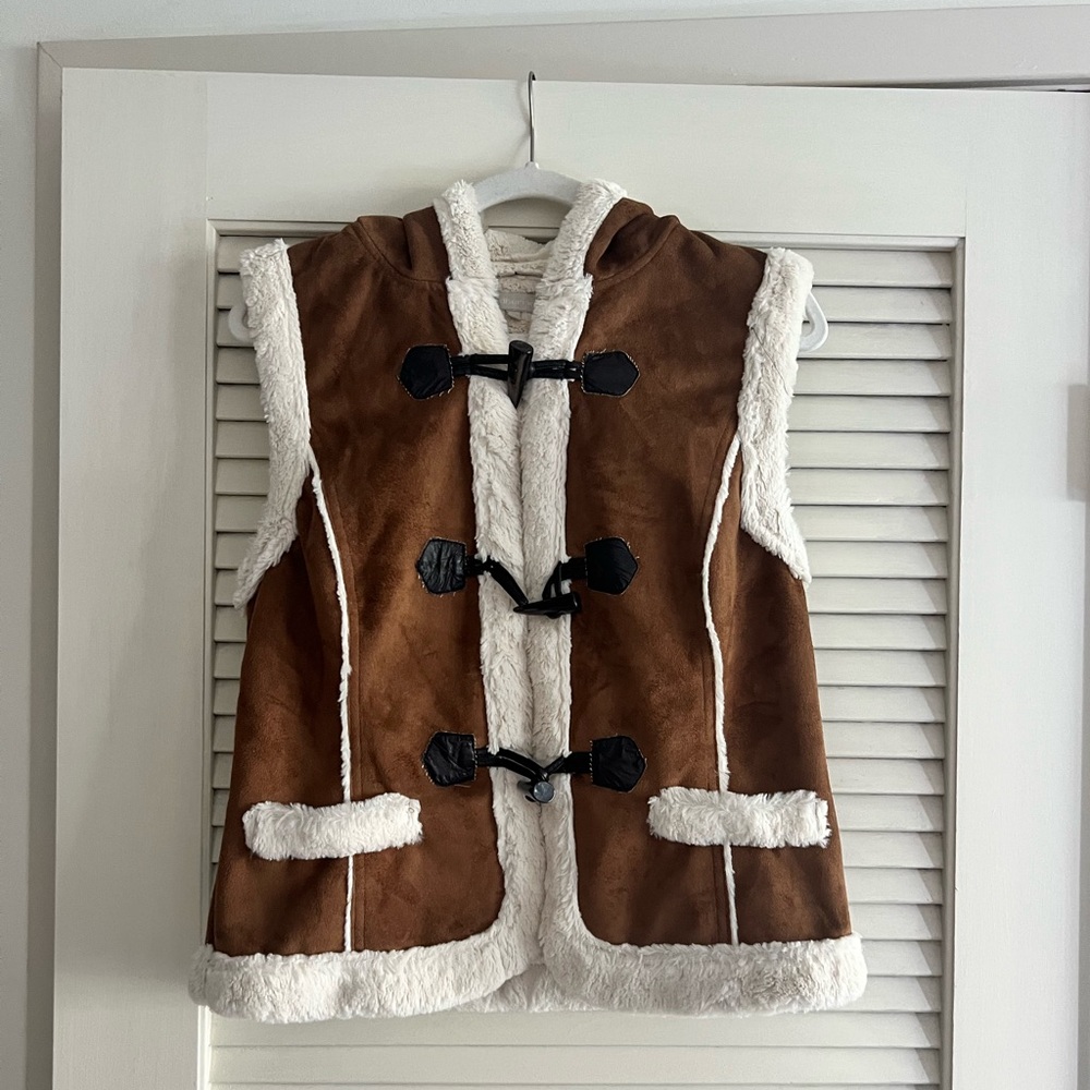 Ugg style Waistcoat brown and white fur. (Ugg style)